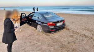 Amendă uriașă pentru o șoferiță care a intrat cu BMW-ul pe plaja Modern și a rămas blocată în nisip