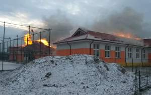 Incendiu puternic la o școală din Vaslui: clădirea a fost curpinsă de flăcări din cauza centralei termice