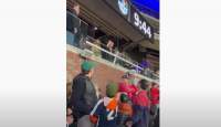 Donald Trump a lovit din greșeală un copil în cap cu o minge de baseball, în timpul unui meci: băiatul nu a fost rănit (VIDEO)