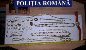 Percheziții la un suspect de braconaj arheologic: au fost găsite 99 de monede romane și medievale