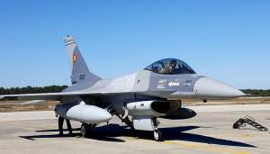 România va achiziționa cinci noi avioane de luptă F–16A
