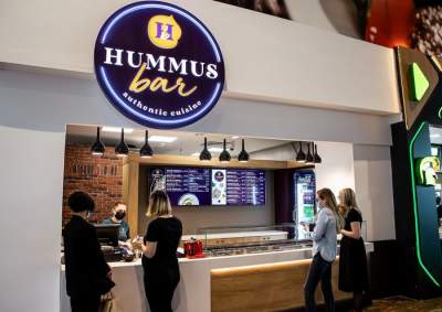 Hummus Bar a adus gustul oriental în foodcourt Palas