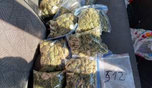 Orădean prins în flagrant în timp ce vindea ecstasy: la percheziții i-au găsit și 1,2 kg de cannabis