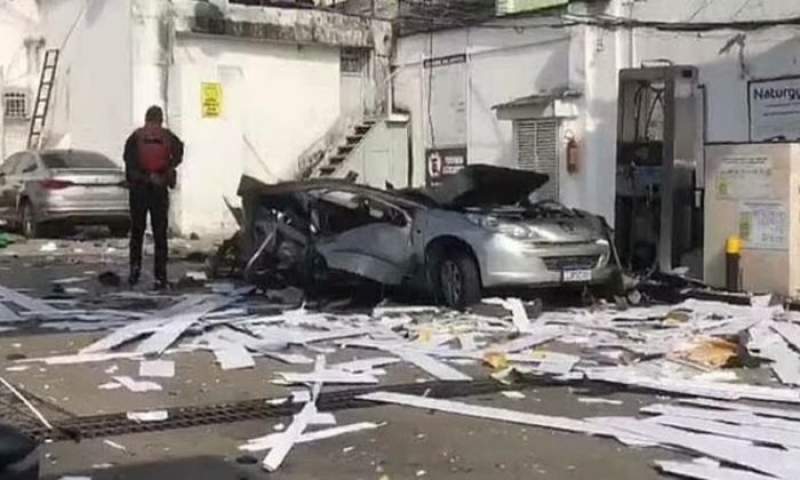 Momentul în care o mașină explodează în timpul alimentării, într-o benzinărie din Rio de Janeiro (VIDEO)