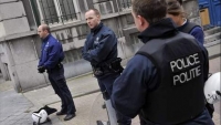 Teroriștii ISIS au schimbat strategia. În timp ce polițiștii căutau bombe în Bruxelles, jihadiștii au înjunghiat trei oameni ai legii