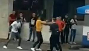 Bătaie între adolescenți, în Autogara din Fălticeni: Poliția a intrat pe fir (VIDEO)