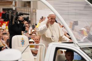 Momentele speciale din timpul vizitei Papei Francisc la Iași. Suveranul pontif va binecuvânta o bornă cu însemnele Camino de Santiago
