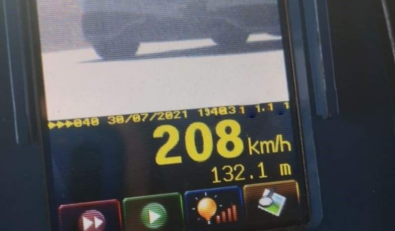 Șofer din Craiova prins de polițiști circulând cu 208 km/h pe un drum național