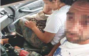 O femeie a încercat să-și scoată ilegal din țară fiul, în vârstă de 10 ani, ascuns sub fustă