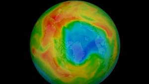O gaură de dimensiuni record a apărut în stratul de ozon deasupra Arcticii (VIDEO)