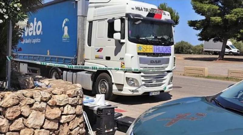 Șofer român de TIR găsit mort în cabină, într-o parcare din Spania