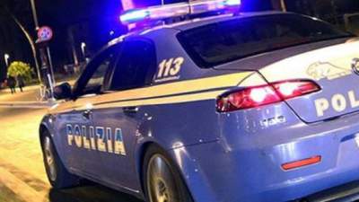 Româncă stabilită în Italia, reținută după ce a lovit cu mașina patru polițiști