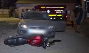 Tineri din Botoșani, în stare gravă la spital după ce au intrat cu motocicleta într-o mașină
