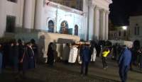 Pelerinajul de la Iași s-a încheiat. Moaştele Sfintei Cuvioase Parascheva au fost reintroduse în Catedrala Mitropolitană (VIDEO)