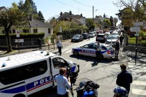 Polițistă înjunghiată mortal de un tunisian, la intrarea într-o secție de poliție din Franța