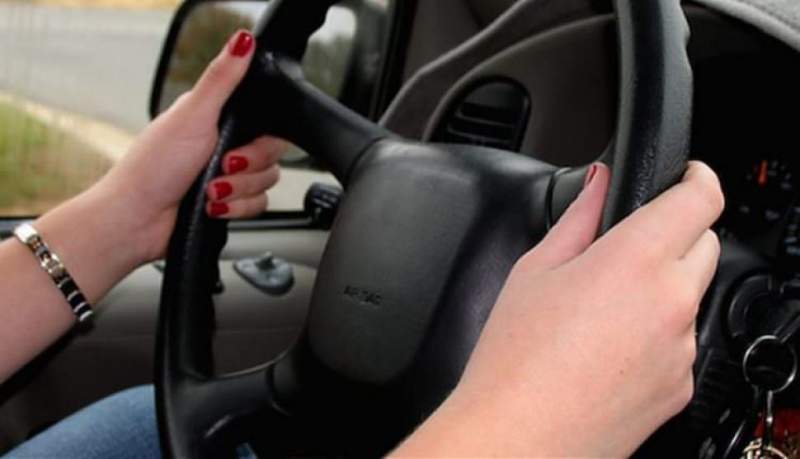 Adolescentă de 14 ani, din Petrila, prinsă băută la volanul unui autoturism