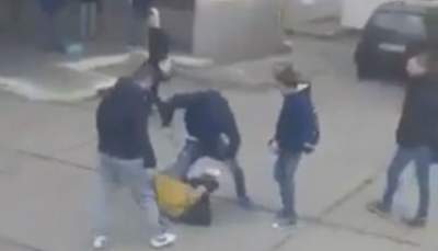 VIDEO. Violență extremă: bătaie cu pumni și picioare între elevi, la Năsăud. Atenție, imagini șocante!