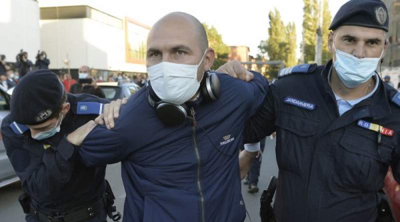 Activistul Cristian Dide, arestat după ce ar fi trimis cannabis la DIICOT Iași