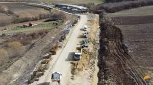 Primul drum construit de chinezi în România, un eșec. Trebuia inaugurat acum, dar lucrările nu au ajuns nici măcar la jumătate (VIDEO)