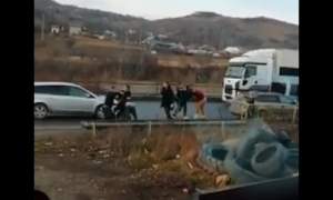 O nouă bătaie generală în trafic pe Valea Prahovei: trei șoferi s-au încăierat pentru că unul nu ar fi dat prioritate (VIDEO)