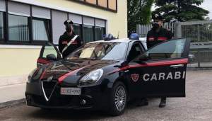Româncă din Italia, reținută după ce a făcut scandal într-un bar și a agresat carabinierii
