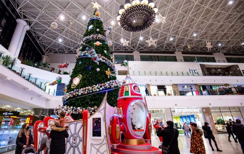 Orice-ar fi, te vezi cu Moșul și anul acesta: Moș Crăciun este prezent în Palas, dar și online!