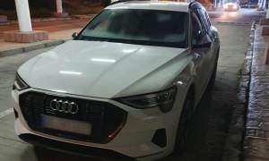 Un șofer bulgar care a acceptat să aducă un Audi E-Tron de 100.000 de euro în România a rămas fără mașină și s-a ales și cu dosar penal