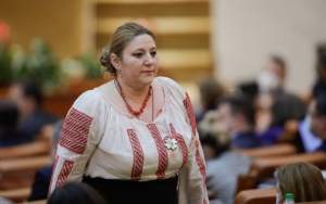 Diana Șoșoacă, amendată pentru discriminare după ce l-a numit trădător și l-a trimis în țara lui pe Raed Arafat
