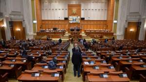 Cearta dintre PNL și USR a blocat Parlamentul: 400 de legi așteaptă să fie analizate