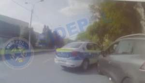 Scandal în trafic! Șofer la o companie de ride-sharing din București, încătușat de polițiști (VIDEO)