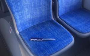 Panică într-un autobuz din Galați! Un bărbat a scos cuțitul și a amenințat călătorii (VIDEO)