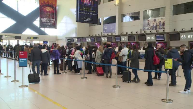 Pasager suspect de gripă, sosit pe Aeroportul Otopeni cu o cursă de Tel Aviv: a fost dus la Spitalul „Matei Balș”