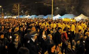 35.000 de persoane au trecut pe la raclele Sfintei Parascheva şi ale Sfintei Muceniţe Tecla. Pelerinajul Calea Sfinților, în această seară