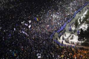 UPDATE. Peste 300.000 de români protestează în stradă împotriva modificării codurilor penale