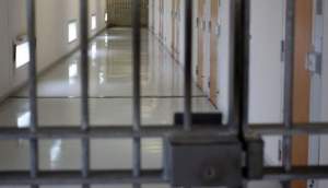 Proiectul care prevede închisoare pentru neplata impozitelor şi contribuţiilor, adoptat tacit de Senat