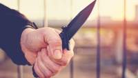 Bărbat din Dâmbovița reținut pentru că a amenințat un elev cu un cuțit, chiar în curtea liceului
