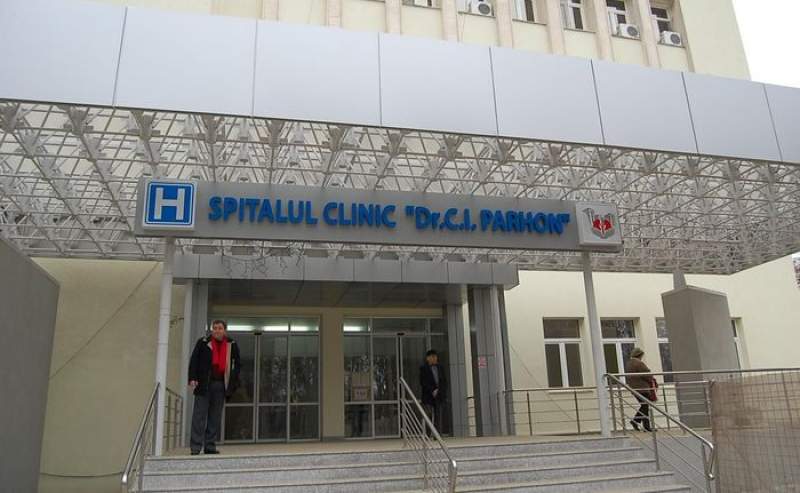 Medicii ieșeni de la Spitalul „Parhon” au extirpat un rinichi de 6 kilograme pentru a transplanta unul de câteva sute de grame