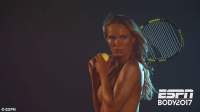 O ediție... fierbinte: Caroline Wozniacki, pictorial nud pentru ESPN (VIDEO)