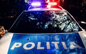 Agenți de poliție loviți intenționat cu mașina de un vasluian beat criță