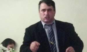 Pastor din Suceava, arestat preventiv după ce și-a violat și exploatat propriii copii
