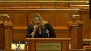 Diana Șoșoacă, un nou scandal în Parlament după ce i s-a cerut să poarte mască: un „salut cordial&quot; pentru premierul Ungariei, Viktor Orban (VIDEO)