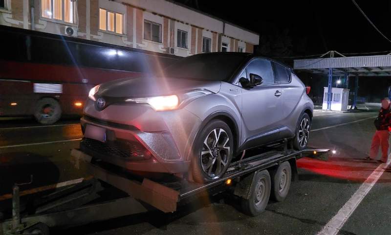 Autoturism Toyota C-HR furat din Italia, oprit la Albița