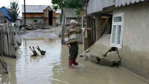 Prăpăd în Vaslui: gospodării inundate, zeci de oameni evacuați