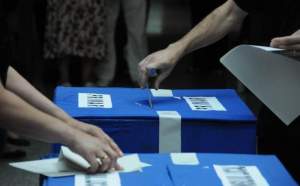 Primele incidente electorale: 700 de buletine de vot „uitate” în Prefectura Buzău, membrii USR Bacău ținuți la ușă
