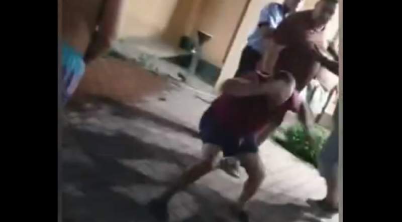 Sătean lovit de viceprimar, de față cu poliția, după ce i-a reproșat că a oprit apa (VIDEO)