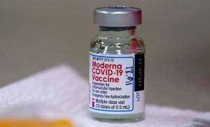 Prima tranșă din vaccinul Moderna ajunge miercuri în România