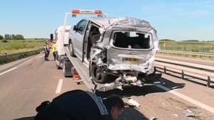 Români morți într-un groaznic accident rutier, în Franța: microbuzul în care se aflau a fost lovit în plin de un camion (VIDEO)