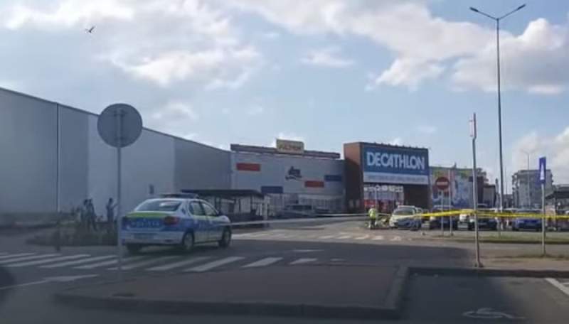 Copil de 12 ani, înjunghiat în parcarea unui mall din Sibiu (VIDEO)