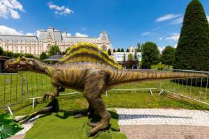 Dinozaurii T-Rex, Mamut, Velociraptor și alte 23 de exemplare animatronice în mărime naturală pot fi vizitate la Palas (FOTO)