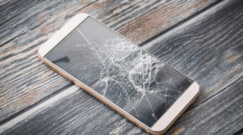 Telefonul care se repară singur: cercetătorii au descoperit cum ne putem salva smartphone-ul